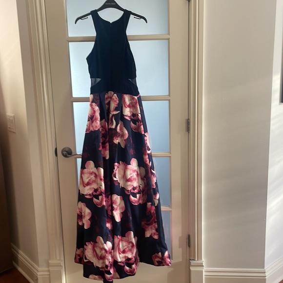 Never worn bal gown dress! Beautiful!! - Picture 5 of 7